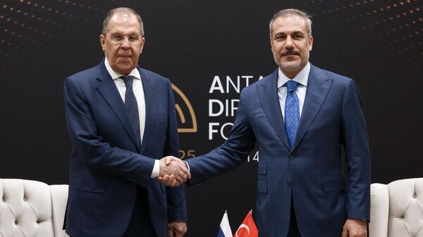 Rusya Dışişleri Bakanı Lavrov, Türk mevkidaşı Fidan ile görüştü - Sputnik Türkiye