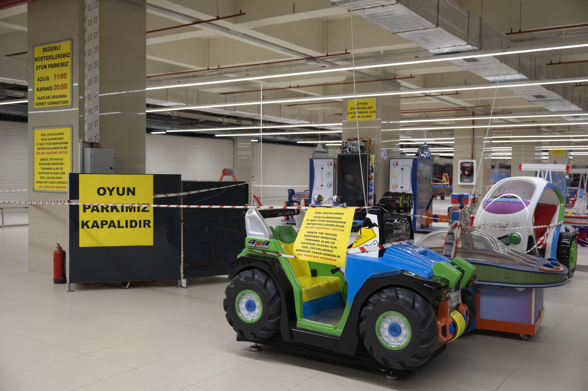 Down sendromlu çocuğu almayan işletmenin müdürü ve çalışanları gözaltında: Belediye işletmeyi mühürledi - Sputnik Türkiye, 1920, 13.04.2025