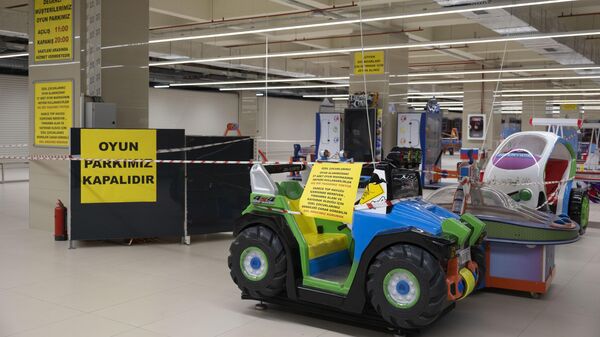 Down sendromlu çocuğu almayan işletmenin müdürü ve çalışanları gözaltında: Belediye işletmeyi mühürledi - Sputnik Türkiye