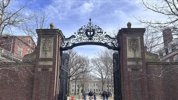 Harvard profesörlerinden Trump'a dava: 8,7 milyar dolarlık federal fonları soruşturma kararı almıştı - Sputnik Türkiye