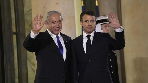 Macron Netanyahu - Sputnik Türkiye