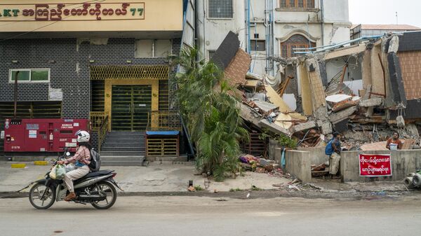 Myanmar’da meydana gelen yıkıcı deprem sonrası afetzedeler hayata tutunmaya çalışıyor - Sputnik Türkiye