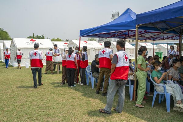 Uluslararası yardım çağrısında bulunan Myanmar hükümeti, özellikle tıbbi destek ve barınma malzemeleri konusunda acil yardıma ihtiyaç duyulduğunu belirtti. Uluslararası yardım çağrısında bulunan Myanmar hükümeti, özellikle tıbbi destek ve barınma malzemeleri konusunda acil yardıma ihtiyaç duyulduğunu belirtti. - Sputnik Türkiye