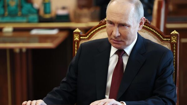 Rusya Devlet Başkanı Putin, Kremlin'de Genelkurmay Başkanı Gerasimov ile bir araya geldi. - Sputnik Türkiye