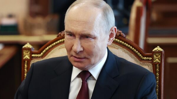 Rusya Devlet Başkanı Putin, Kremlin'de Genelkurmay Başkanı Gerasimov ile bir araya geldi. - Sputnik Türkiye
