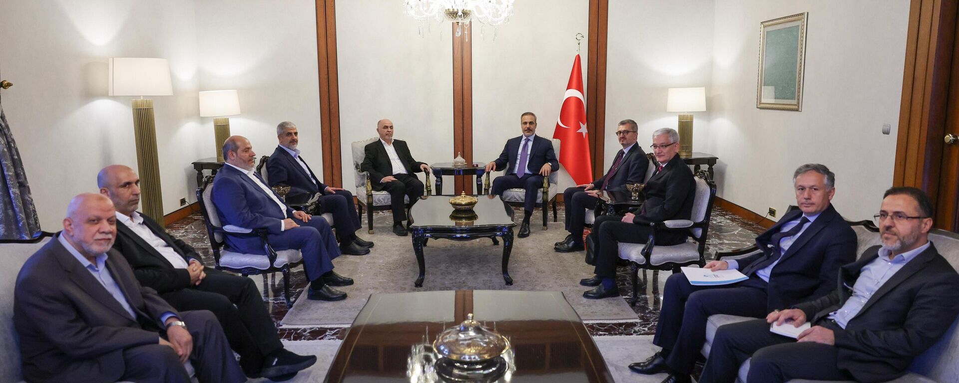 Dışişleri Bakanı Hakan Fidan, Hamas Şura Meclisi Başkanı Muhammed Derviş ve beraberindeki heyetle Ankara’da bir araya geldi - Sputnik Türkiye, 1920, 19.04.2025