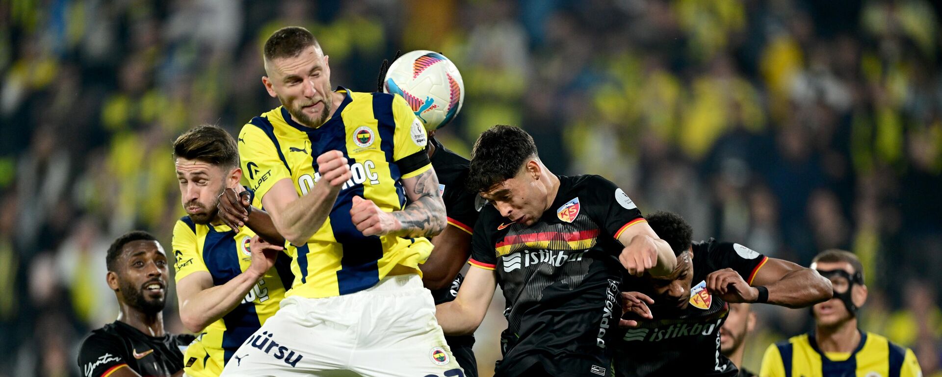 Trendyol Süper Lig'in 32. haftasında Fenerbahçe ile Bellona Kayserispor takımları Ülker Stadı'nda karşılaştı - Sputnik Türkiye, 1920, 20.04.2025