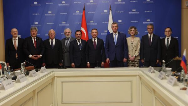 TBMM Dışişleri Komisyonu Başkanı Oktay ve heyeti Moskova'da temaslarda bulundu - Sputnik Türkiye