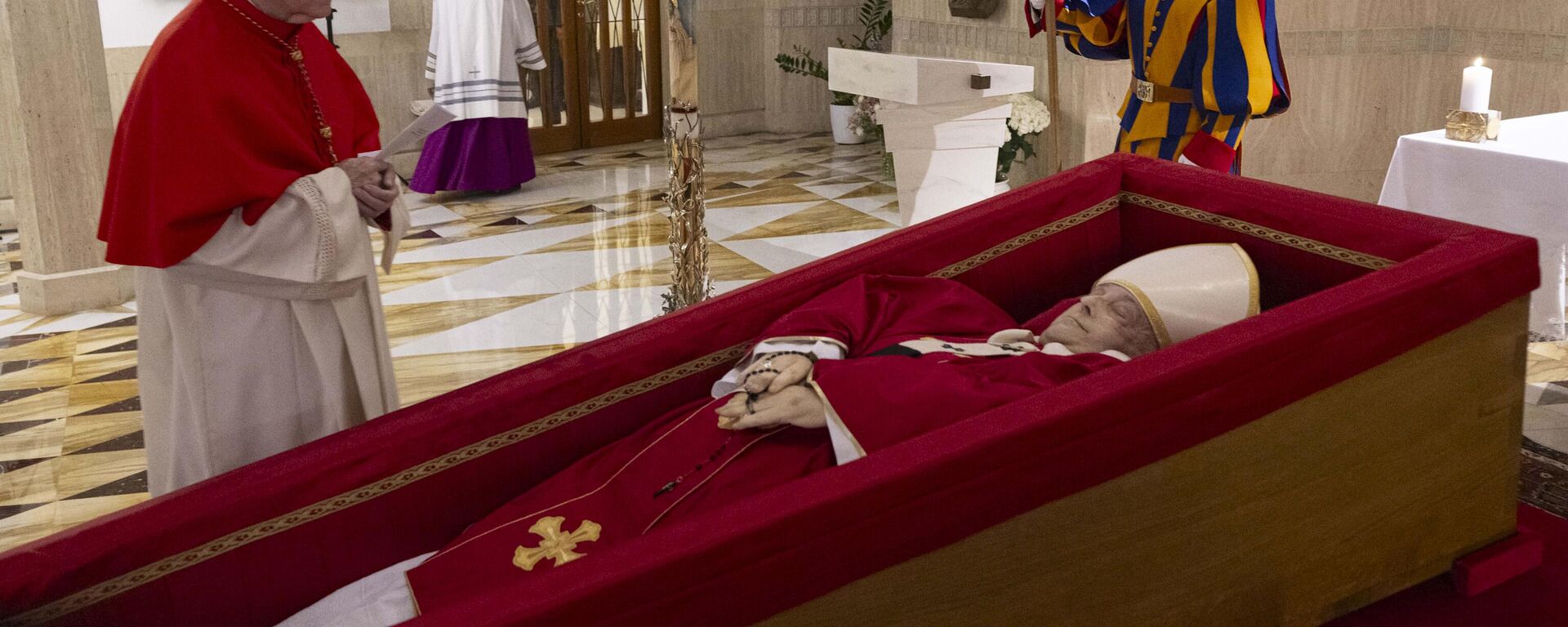 Vatikan, Papa Francis'in tabut içindeki görselini paylaştı Vatikan, Papa Francis'in tabut içindeki görselini paylaştı - Sputnik Türkiye, 1920, 22.04.2025