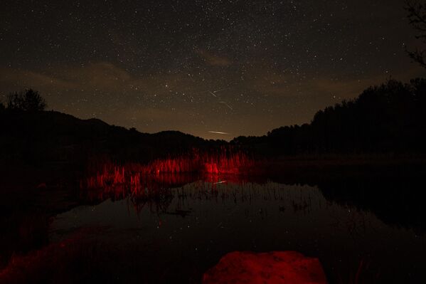 Lyrid meteor yağmuru, her yıl Nisan ayının ortasından sonuna kadar gözlemlenebiliyor. Bu yıl zirveye 22-23 Nisan gecesi ulaşıyor. - Sputnik Türkiye