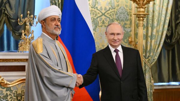 الرئيس فلاديمير بوتين يلتقي بسلطان عُمان هيثم بن طارق آل سعيد في موسكو - Sputnik Türkiye