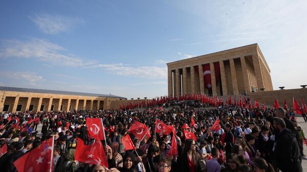 Küçükler 23 Nisan'da Atasını ziyaret etti - Sputnik Türkiye