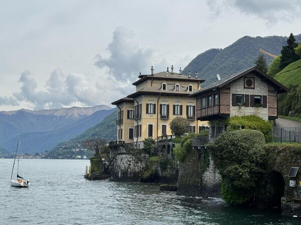 İtalya’nın üçüncü büyük gölü olan Como Gölü, ülkenin kuzeyindeki Lombardiya bölgesinde bulunuyor.  - Sputnik Türkiye