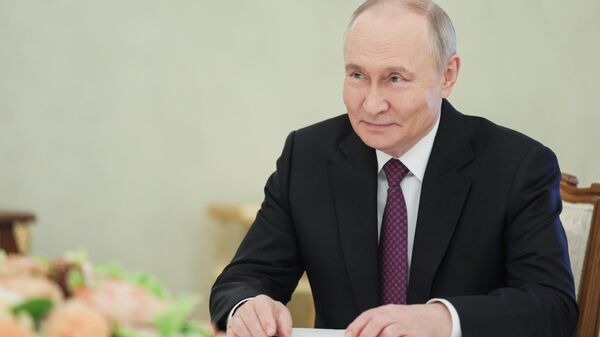 Tổng thống Nga Vladimir Putin - Sputnik Türkiye