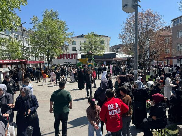 Depremin merkez üssü Marmara Denizi açıklarında, Silivri ilçesi yakınlarında tespit edildi. Sarsıntı, İstanbul'un yanı sıra Kocaeli, Tekirdağ, Bursa ve Yalova gibi çevre illerde de hissedildi. - Sputnik Türkiye