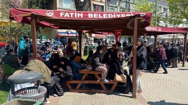 Afet ve Acil Durum Yönetimi Başkanlığı (AFAD), depremin ardından artçı sarsıntıların devam ettiğini ve sahada hasar tespit çalışmalarının sürdüğünü bildirirken şu ana kadar can kaybı veya ciddi yapısal hasar rapor edilmedi. - Sputnik Türkiye