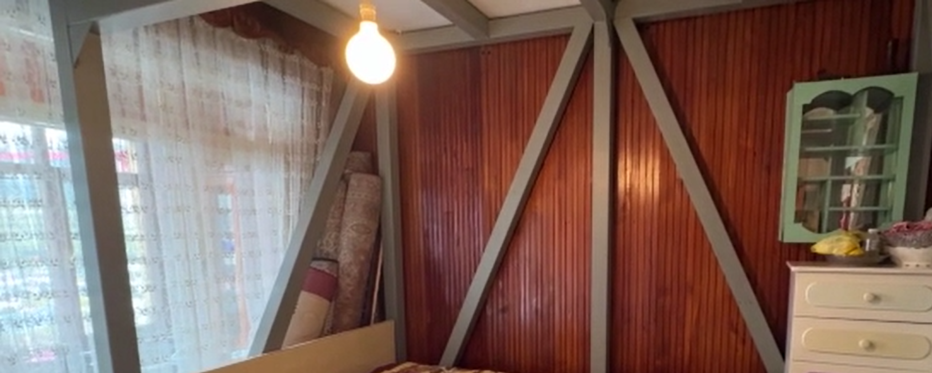 Dedesi 1999 depreminden sonra evin içine çelik sığınak yaptı: 'Deprem olunca oraya koşuyoruz' - Sputnik Türkiye, 1920, 25.04.2025