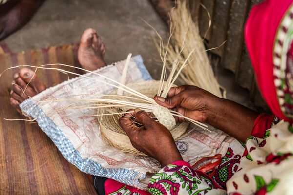 Ada halkı, geleneklerine sıkı sıkıya bağlı, dış dünyayla sınırlı temas kuran yapısıyla Tumbatu’yu sadece fiziksel değil, kültürel olarak da izole bir yer haline getiriyor. - Sputnik Türkiye