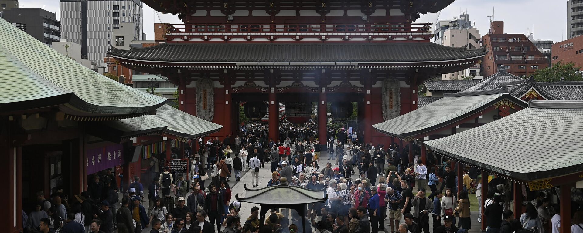 Japonya’da geleneksel “Ağlayan Bebek Sumo” festivali renkli görüntülere sahne oldu - Sputnik Türkiye, 1920, 17.11.2025