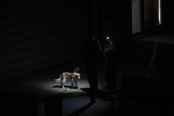 İspanya ve Portekiz&#x27;in büyük bölümlerini kapsayan geniş çaplı elektrik kesintisi yaşamı olumsuz etkiledi. - Sputnik Türkiye