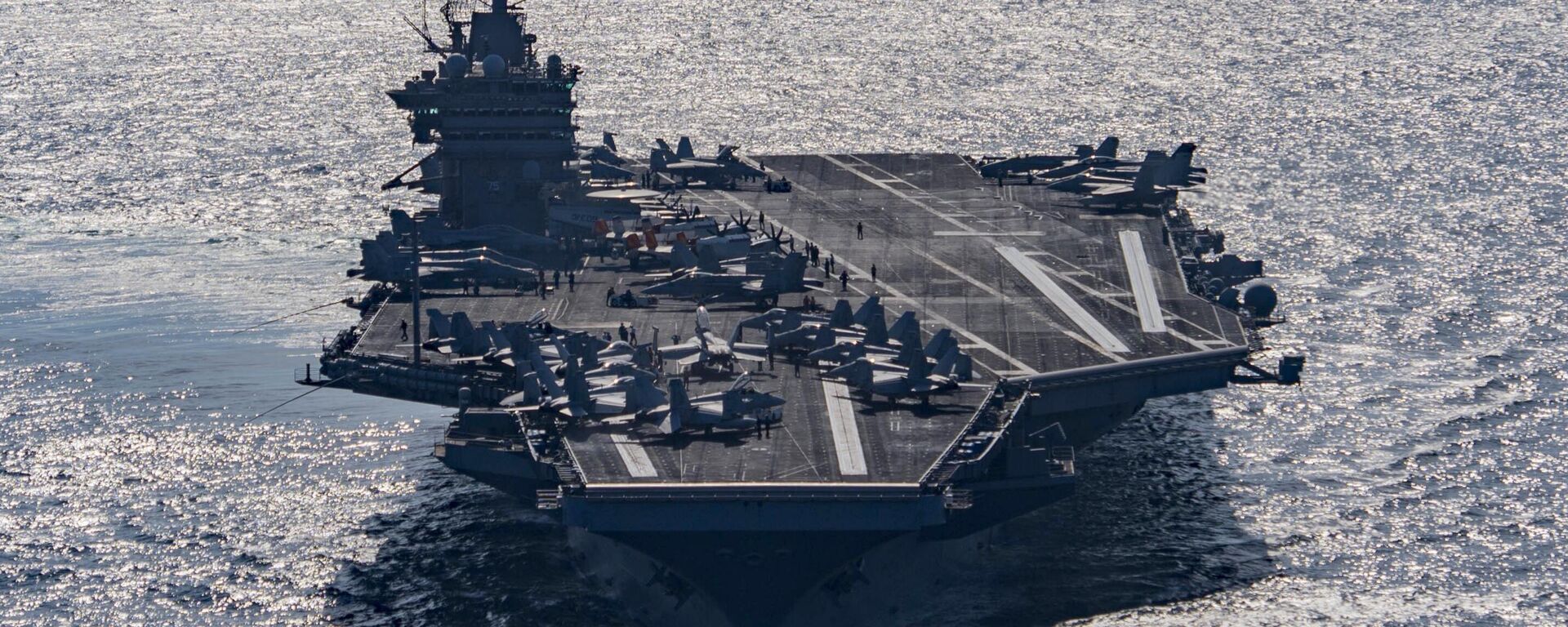 ABD'nin uçak gemisi 60 milyon dolarlık F 18'i suya düşürüp kaybetti - Sputnik Türkiye, 1920, 31.03.2026