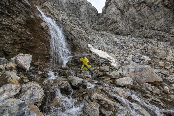 Vadi, özellikle kuzey yamaçlarından süzülen kar sularıyla önemli bir hidrolojik görevi yerine getiriyor. Çat Barajı’nı besleyen başlıca kaynaklardan biri olan bu bölge, yıl boyunca akan dereleri ve bol suyu sayesinde bölgedeki tarım faaliyetleri için de hayati öneme sahip. - Sputnik Türkiye
