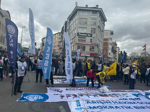 Bu yıl da İstanbul’da sabahın erken saatlerinden itibaren çeşitli sendikalar, demokratik kitle örgütleri, üniversite öğrencileri Kadıköy’de bir araya gelmeye başladı. - Sputnik Türkiye