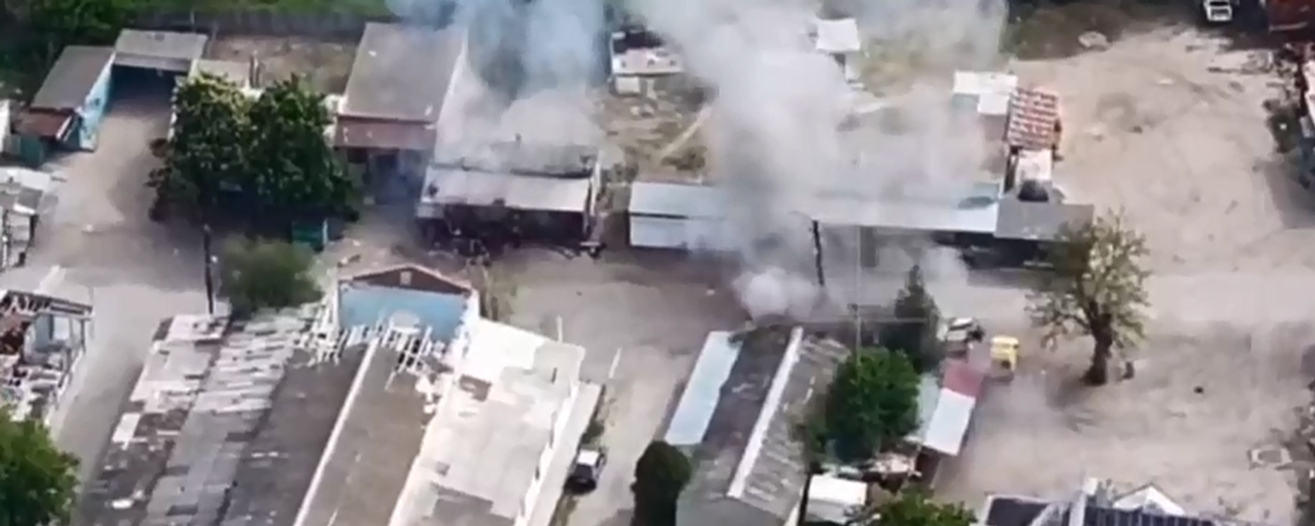 Herson Bölgesi'nin Alyoşki kentindeki bir pazara düzenlenen İHA saldırısı - Sputnik Türkiye, 1920, 01.05.2025