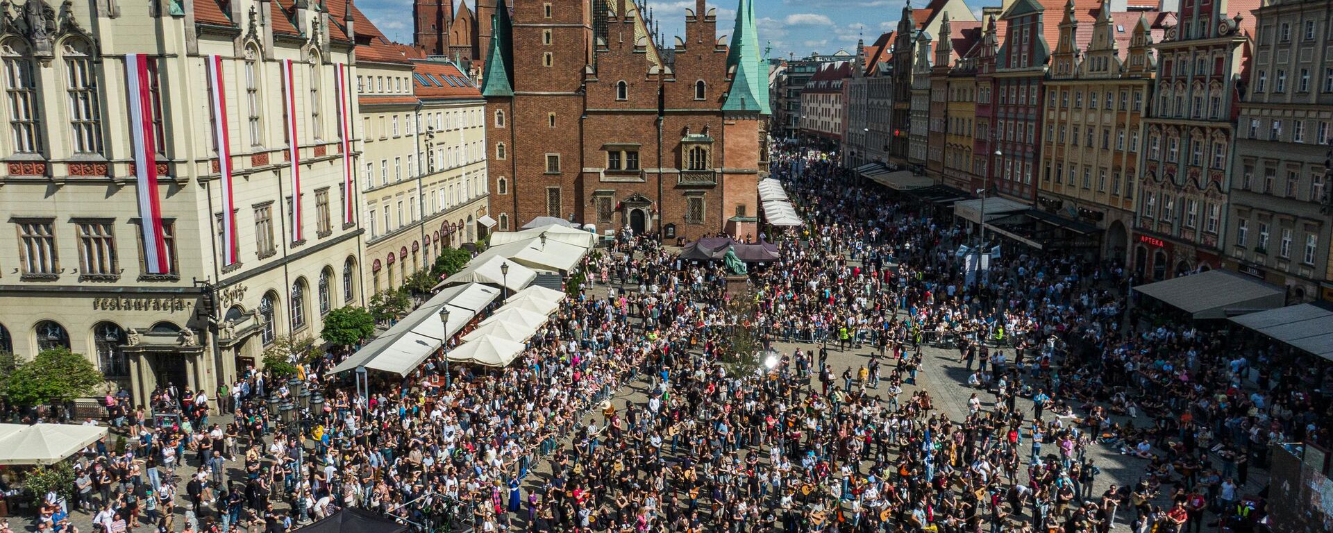 Wroclaw’da binlerce gitarist Guinness rekoru için aynı anda “Hey Joe” çaldı - Sputnik Türkiye, 1920, 02.05.2025