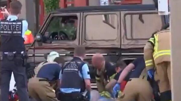 Almanya'nın Stuttgart kentinde bir aracın kalabalığa daldığı bildirildi - Sputnik Türkiye