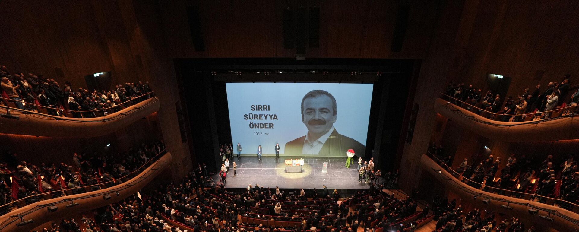 Sırrı Süreyya Önder için Atatürk Kültür Merkezi’nde (AKM) tören düzenlendi - Sputnik Türkiye, 1920, 04.05.2025