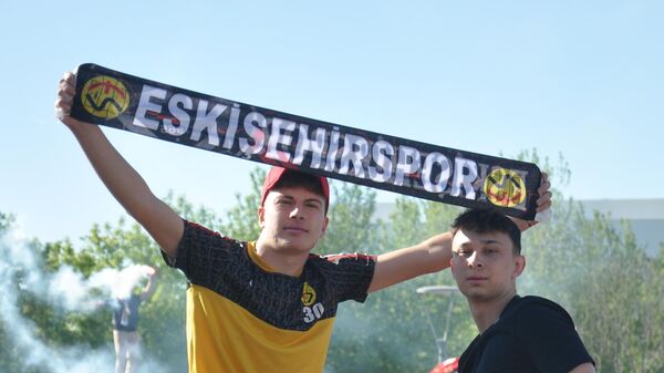  Eskişehirspor'un taraftarı kentte sevinç gösterilerinde bulundu - Sputnik Türkiye