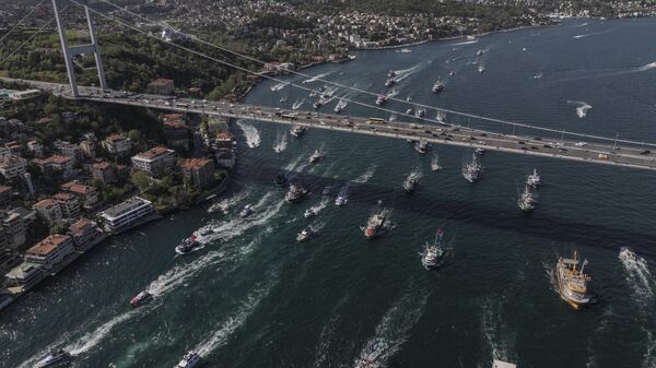 Sarıyer Taraftarından Boğaz’da Şampiyonluk Kutlaması: Renkli Görüntüler İstanbul’u Sardı - Sputnik Türkiye