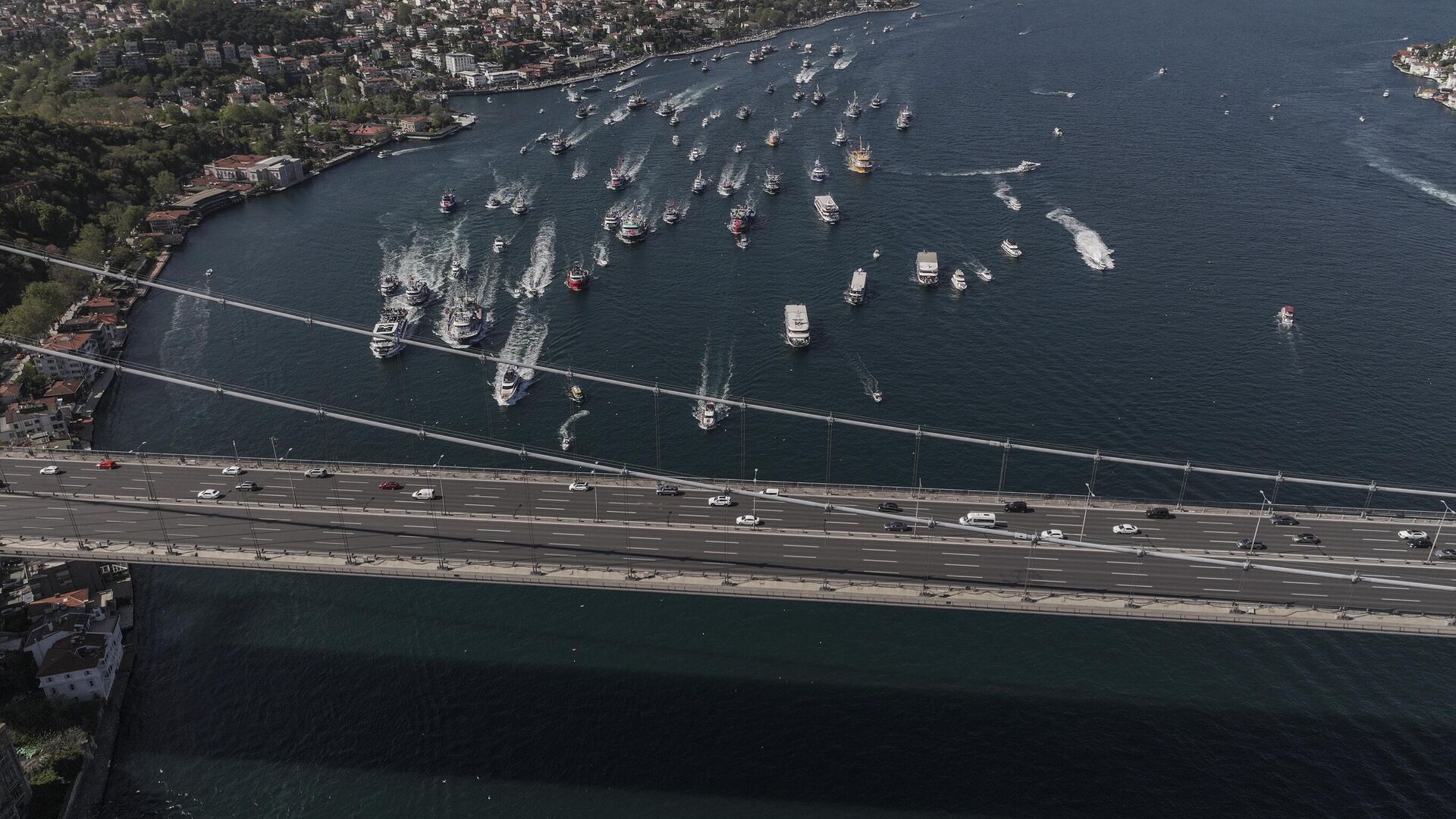 Sarıyer Taraftarından Boğaz’da Şampiyonluk Kutlaması: Renkli Görüntüler İstanbul’u Sardı - Sputnik Türkiye, 1920, 01.09.2025