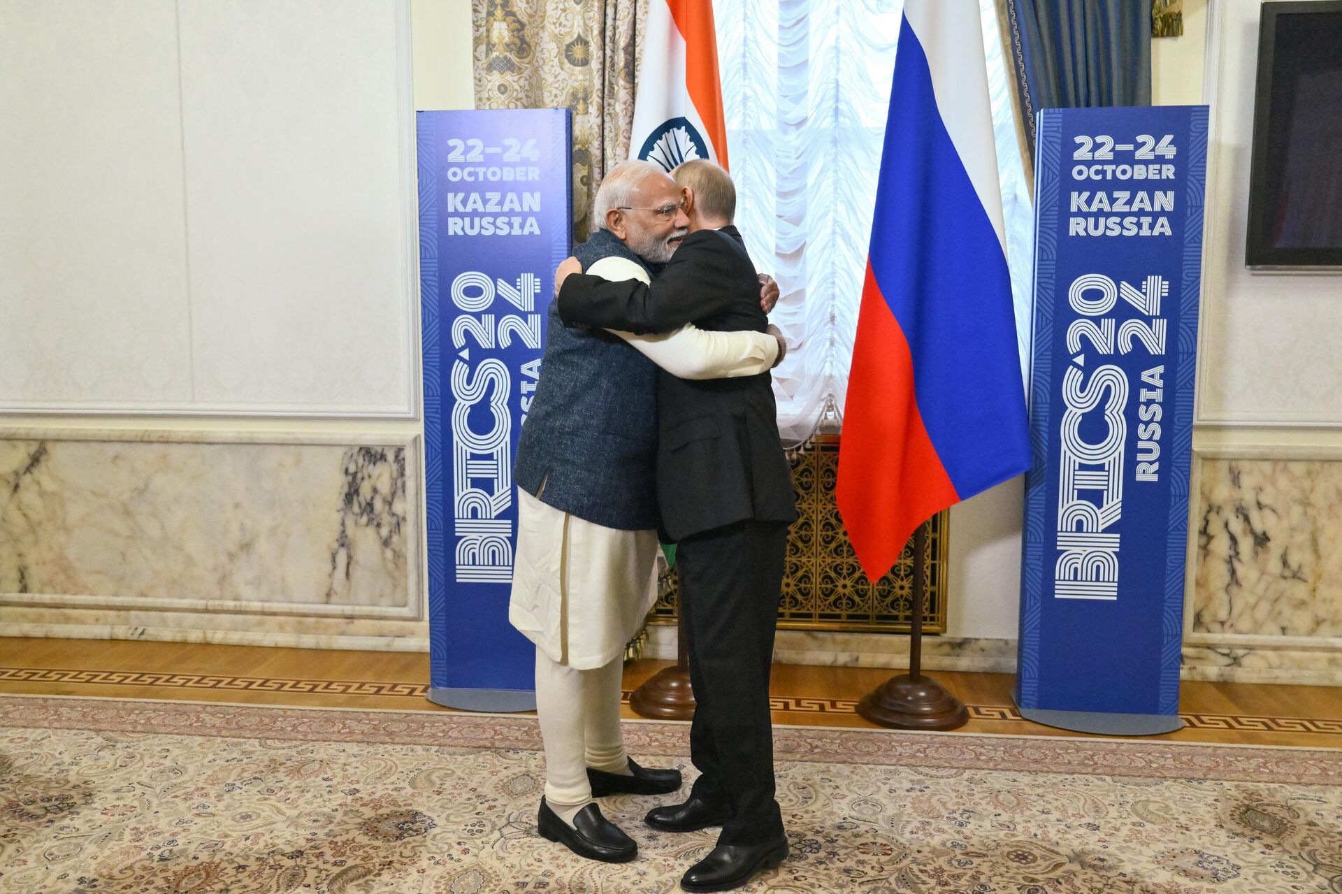 Rusya Devlet Başkanı Vladimir Putin ile Hindistan Başbakanı Narendra Modi, Kazan'da düzenlenen 16. BRICS Zirvesi kapsamında bir araya geldi - Sputnik Türkiye, 1920, 07.05.2025
