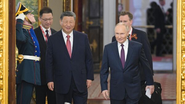 Rusya Devlet Başkanı Vladimir Putin ve Çin lideri Şi Cinping - Sputnik Türkiye