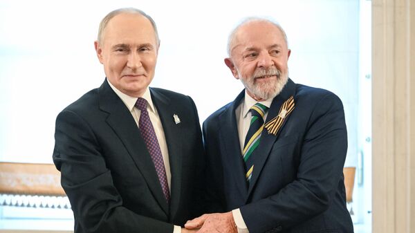 Rusya Devlet Başkanı Vladimir Putin, Brazilya Devlet Başkanı Luiz Inacio Lula da Silva ile Moskova'da bir araya geldi - Sputnik Türkiye