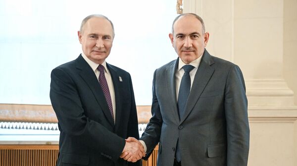 Rusya Devlet Başkanı Vladimir Putin, Ermenistan Başbakanı Nikol Paşinyan ile Moskova'da bir araya geldi - Sputnik Türkiye