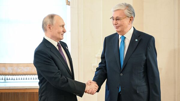 Rusya Devlet Başkanı Vladimir Putin, Kazakistan Devlet Başkanı Kasım Cömert Tokayev ile Moskova'da bir araya geldi - Sputnik Türkiye