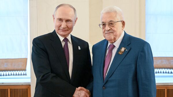 Rusya Devlet Başkanı Vladimir Putin, Filistin Devlet Başkanı Mahmud Abbas ile Moskova'da bir araya geldi - Sputnik Türkiye