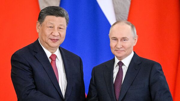 Rusya Devlet Başkanı Vladimir Putin, Çin Devlet Başkanı Şi Cinping ile Moskova'da bir araya geldi - Sputnik Türkiye