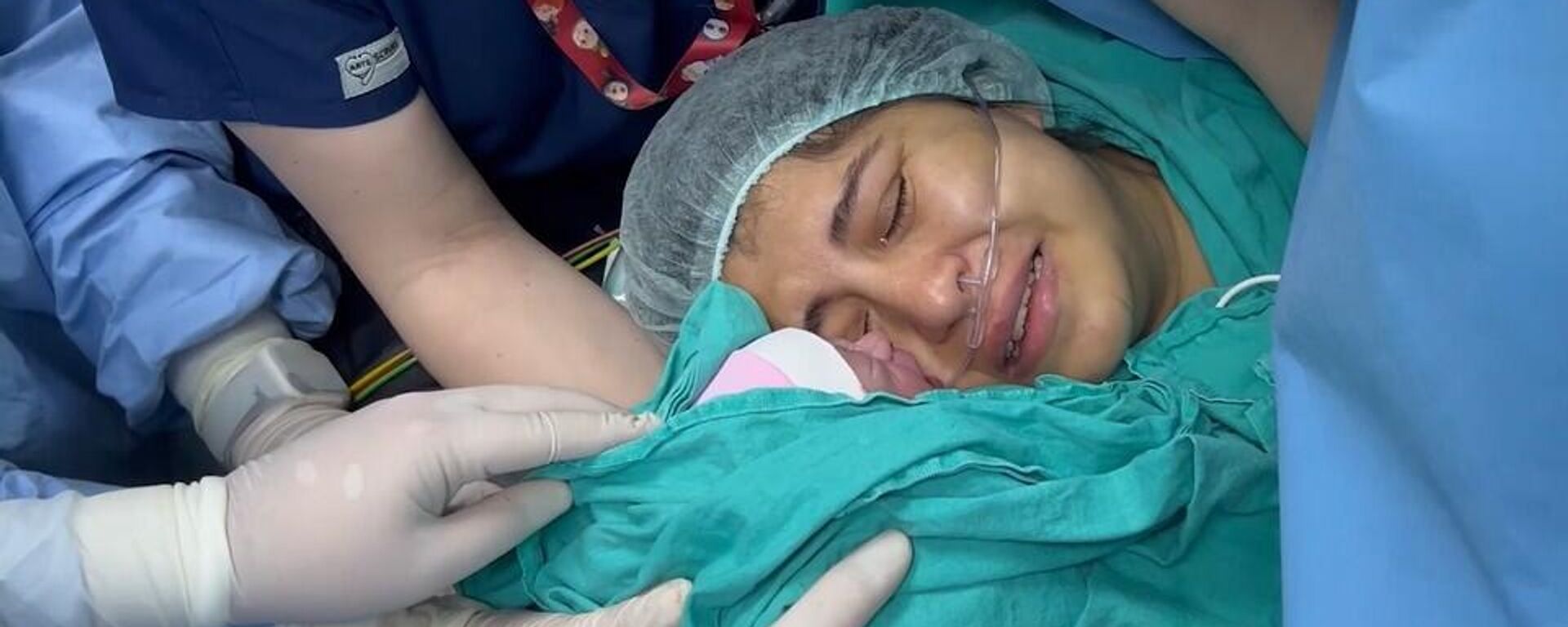 Akciğer nakilli kadın anne oldu - Sputnik Türkiye, 1920, 13.05.2025