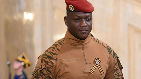 Burkina Faso Devlet Başkanı İbrahim Traore, Büyük Anavatan Savaşı'nın 80. yıl dönümü kutlamalarına katılmak üzere Moskova'da - Sputnik Türkiye
