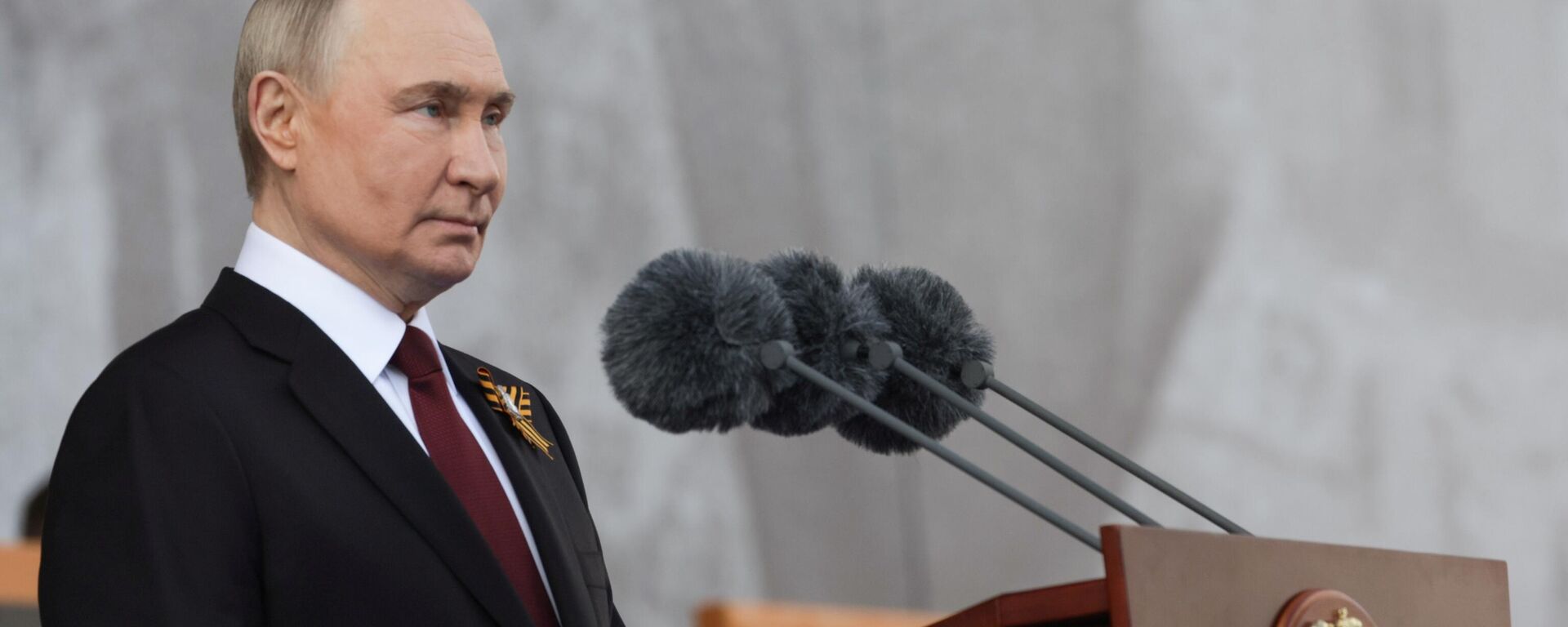 Rusya Devlet Başkanı Vladimir Putin, Kızıl Meydan'da Zafer Bayramı'nın 80. yıl dönümü münasebetiyle düzenlenen askeri geçit töreninde - Sputnik Türkiye, 1920, 09.05.2026