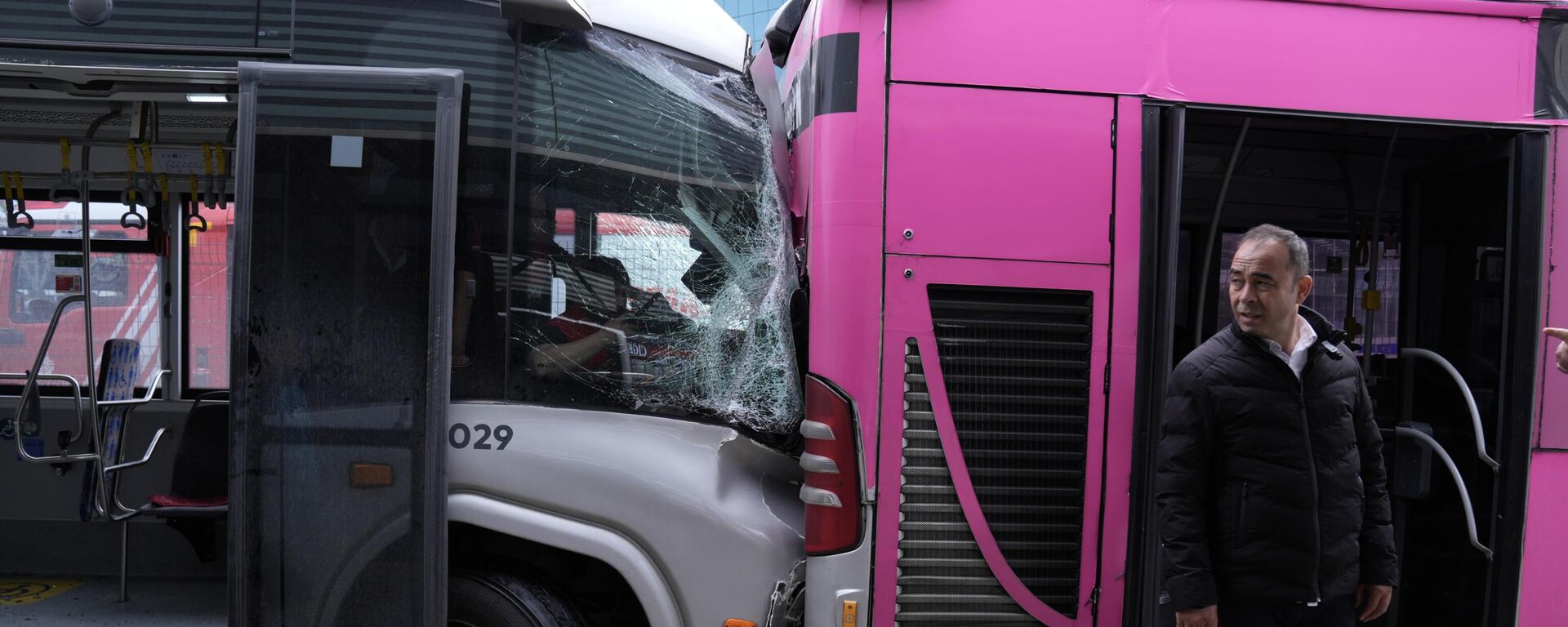 Metrobüs kaza - Sputnik Türkiye, 1920, 13.05.2025