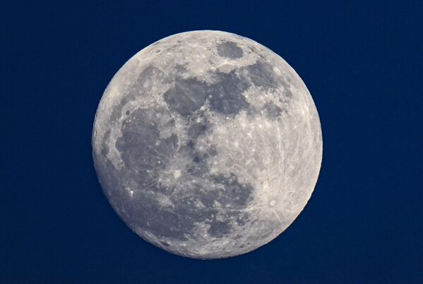 Ankara&#x27;da gözlemlenen &#x27;Çiçek Dolunayı&#x27; göz kamaştırdı. - Sputnik Türkiye