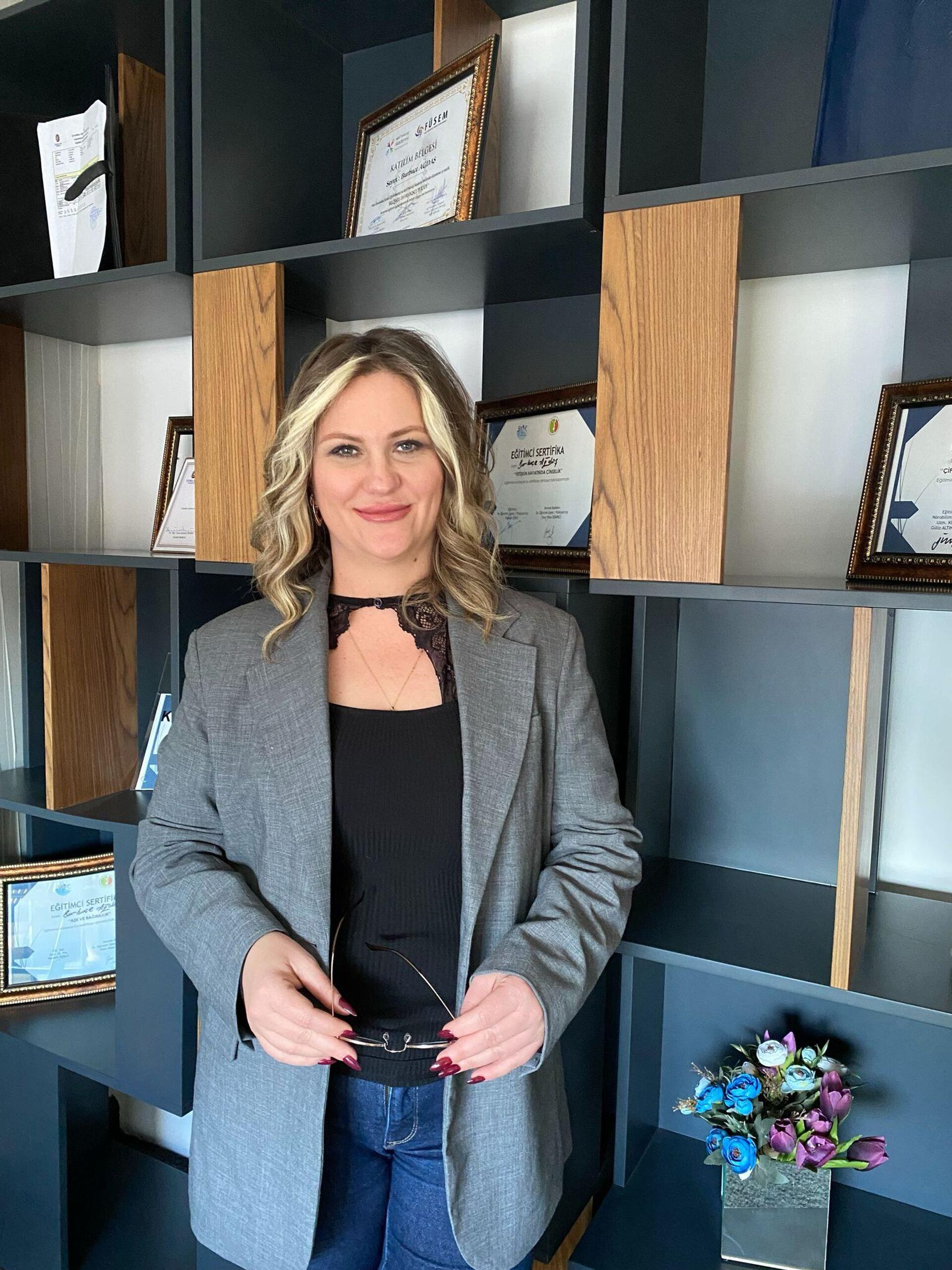 Uzman Klinik Psikolog Burbuçe Ağdaş - Sputnik Türkiye, 1920, 14.05.2025