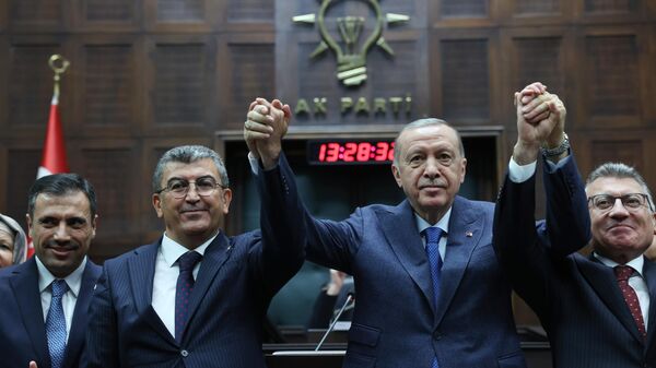 Gelecek Partisi Konya Milletvekili Ekici ve 4 belediye başkanı AK Parti'ye katıldı - Sputnik Türkiye