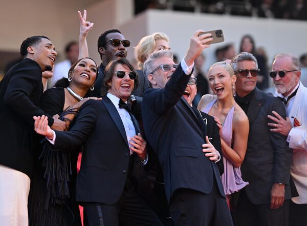 Fransa&#x27;nın güneyinde bulunan Cannes şehrinde bu yıl 78&#x27;ncisi düzenlenen Cannes Film Festivali devam ediyor. &quot;Mission: Impossible - The Final Reckoning&quot; filminin festival kapsamında düzenlenen kırmızı halı etkinliğine filmin başrol oyuncuları da katıldı. - Sputnik Türkiye