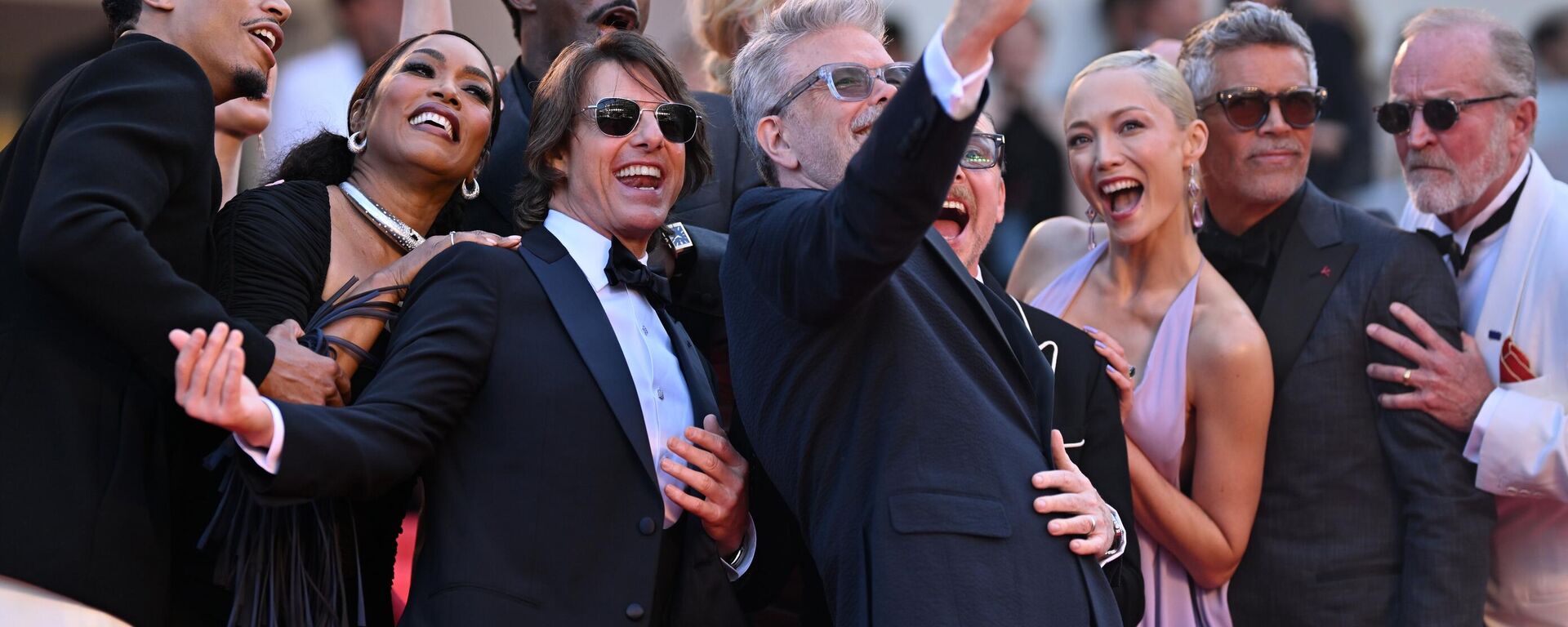 78. Cannes Film Festivali'nde Tom Cruise ve Görevimiz Tehlise ekip arkadaşları kırmızı halıda - Sputnik Türkiye, 1920, 15.05.2025